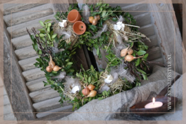 Voorjaarskrans veren excl potjes | 30 cm