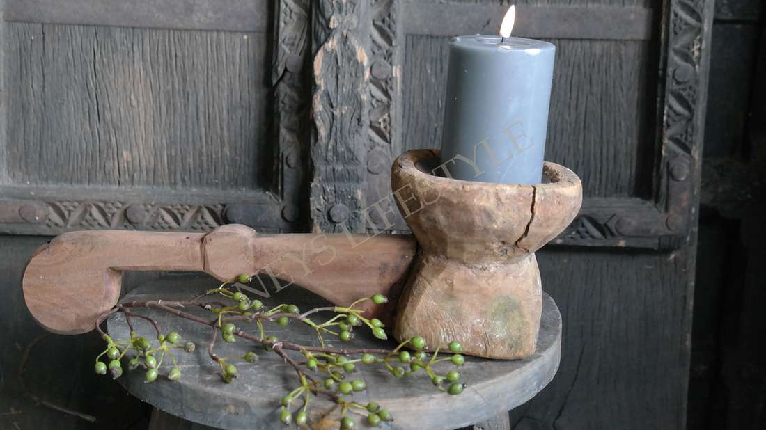 Houten arm kandelaar sober | 2