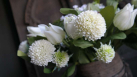 Boeket kant en klaar | Dahlia tulpen wit 45 cm