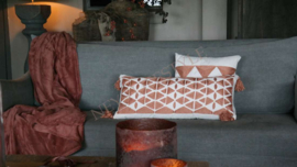 Kussen geborduurd terra | 45 x 45 cm