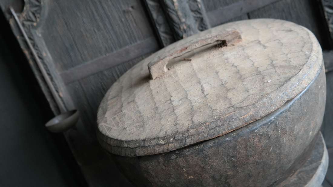 Oude chappatti box met deksel