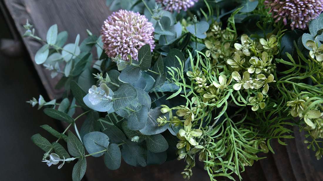 Bosje lime groen met bloem | 33 cm