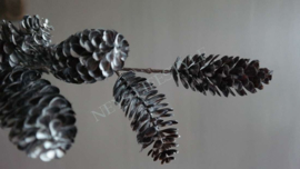 Dennenappel namaak tak 122 cm | zwart