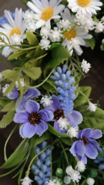 Krans zijden margrietjes mix | 30 cm