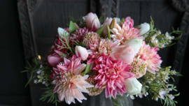 Bosje groen met créme bloem | 33 cm