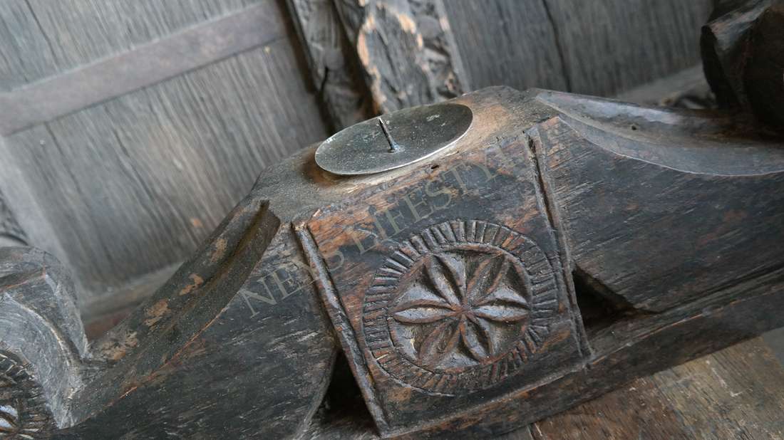 Oude poer/kandelaar hout | 2