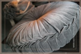Velvet kussen grijs | 55-60 cm