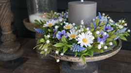 Krans zijden margrietjes mix | 30 cm