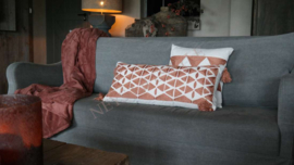 Kussen geborduurd terra | 80 x 35 cm