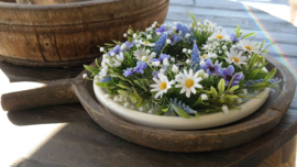 Krans zijden margrietjes mix | 30 cm