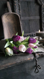 Oude antieke graanschep