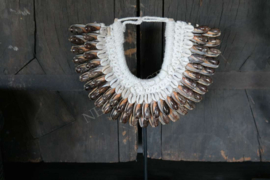 Ornament Schelp U op voet | bruin S