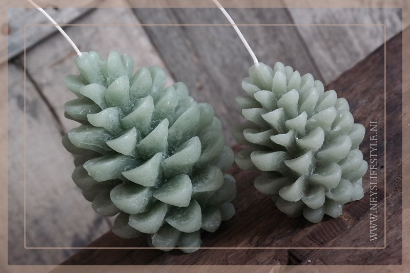 Kaars pine cone | groen M
