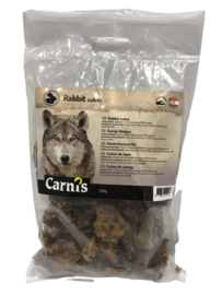 Carnis hondensnacks konijnenvlees blokjes 200 gram.