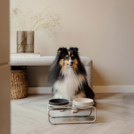 Distrikt 70 Butler Metalen Voerstandaard BEIGE