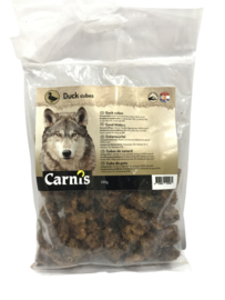 Carnis hondensnacks eendenvlees blokjes 200 gram.