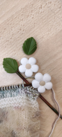 Naaldenbeschermers - witte bloem met blaadjes