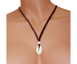 COWRIE KETTING donkerbruin | kauri schelp aan lange leerveter