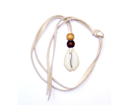 COWRIE KETTING crème | african kauri schelp aan lange leerveter
