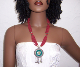 KRALEN ketting met METALEN hanger donkerrood | Boho style
