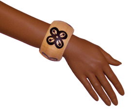 BANGLE ABUNDANCE | 4,8 cm houten armband met West-Afrikaans Adinkra Symbool