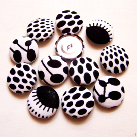 Afrikaanse knopen BLACK & WHITE | stofknopen met african wax print | 2,9 cm / 4 stuks