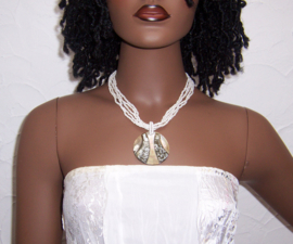 SCHELP ketting met PARELMOER hanger off white #1 | Ibiza style