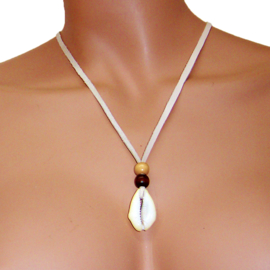 COWRIE KETTING crème | african kauri schelp aan lange leerveter