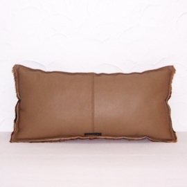 GHAZALA sierkussen taupe leer met antilopehuid 60x30 cm