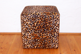 LEOPARD poef bruin met afrikaanse print | 40x40x40 cm