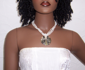 SCHELP ketting met PARELMOER hanger off white #2 | Ibiza style