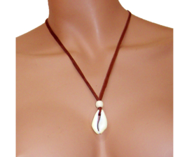 COWRIE KETTING roestbruin | kauri schelp aan lange leerveter