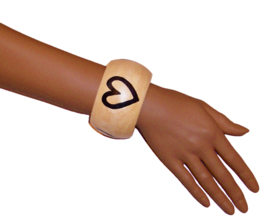 BANGLE PATIENCE | 4,8 cm brede houten armband met West-Afrikaans Adinkra Symbool