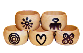 BANGLE BEAUTY | 4,8 cm brede houten armband met West-Afrikaans Adinkra Symbool