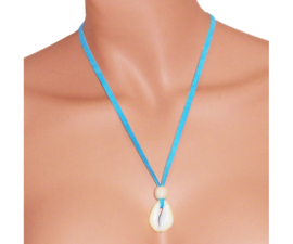 COWRIE KETTING blauw | african kauri schelp aan lange leerveter