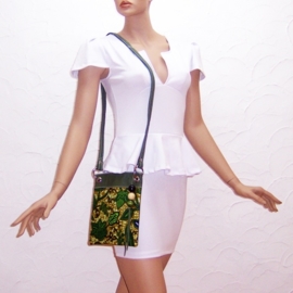 BISA schoudertasje van donker-groen leer met batik stof en kralen