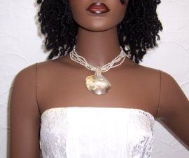 KRALEN ketting met PARELMOER SCHELP beige | Hippie - Ibiza style