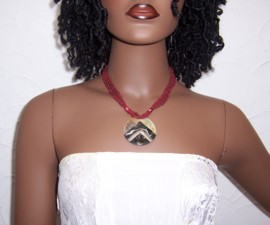 SCHELP ketting met PARELMOER hanger donkerrood | Ibiza style