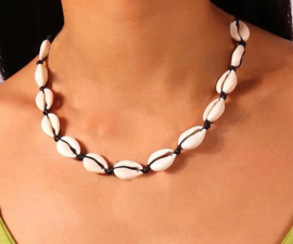 COWRIE shell halsketting - choker zwart | kauri schelpen | Boho stijl