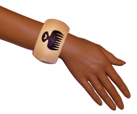 BANGLE BEAUTY | 4,8 cm brede houten armband met West-Afrikaans Adinkra Symbool
