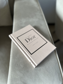 Interieur boek | Little Dior