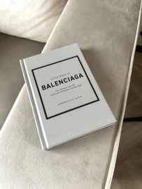 Interieur boek - Little Balenciaga