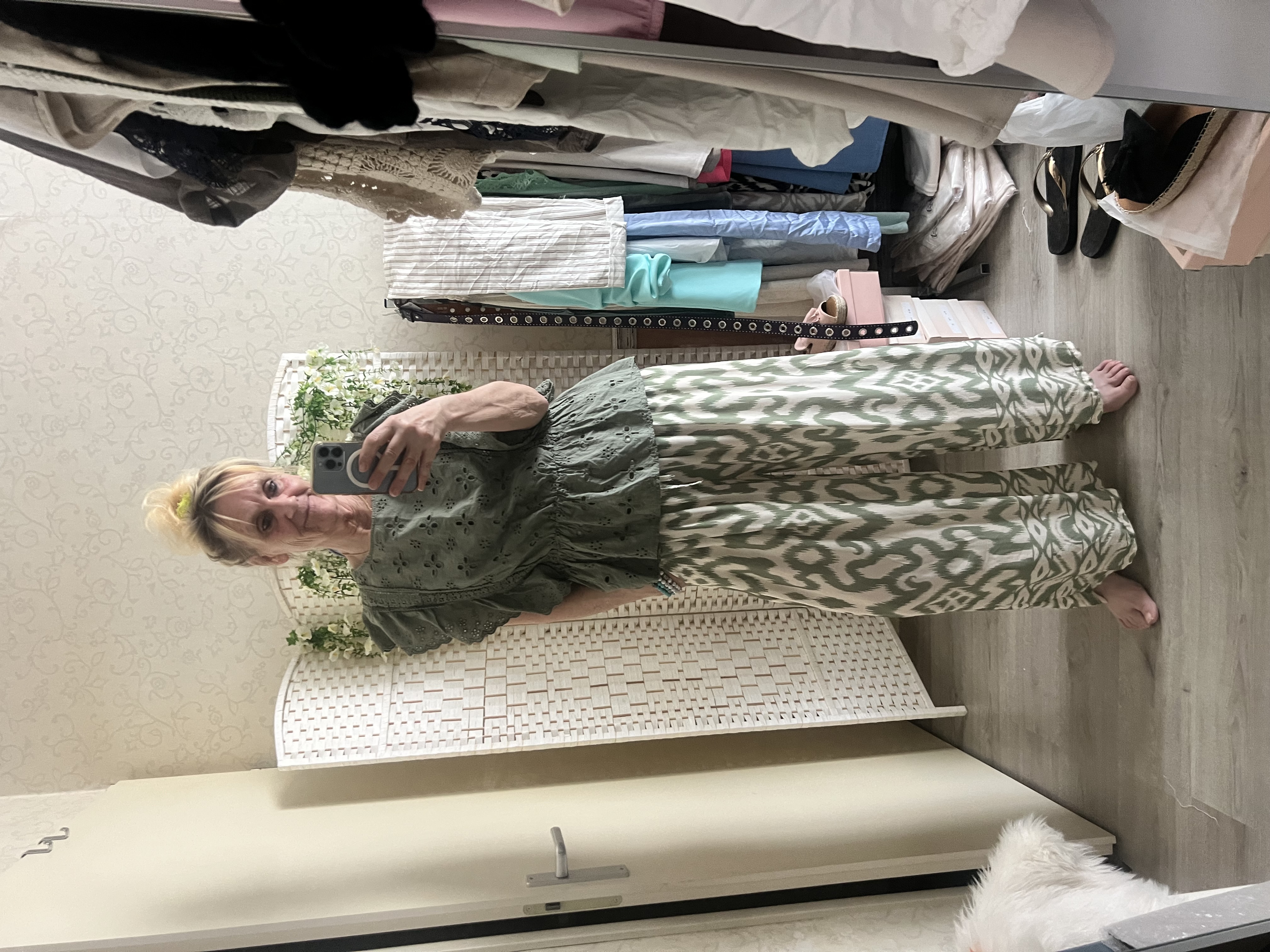 Broderie top