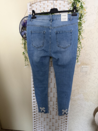 Skinny jeans met pareltjes