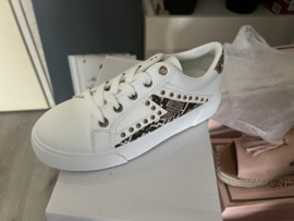 Witte sneakers