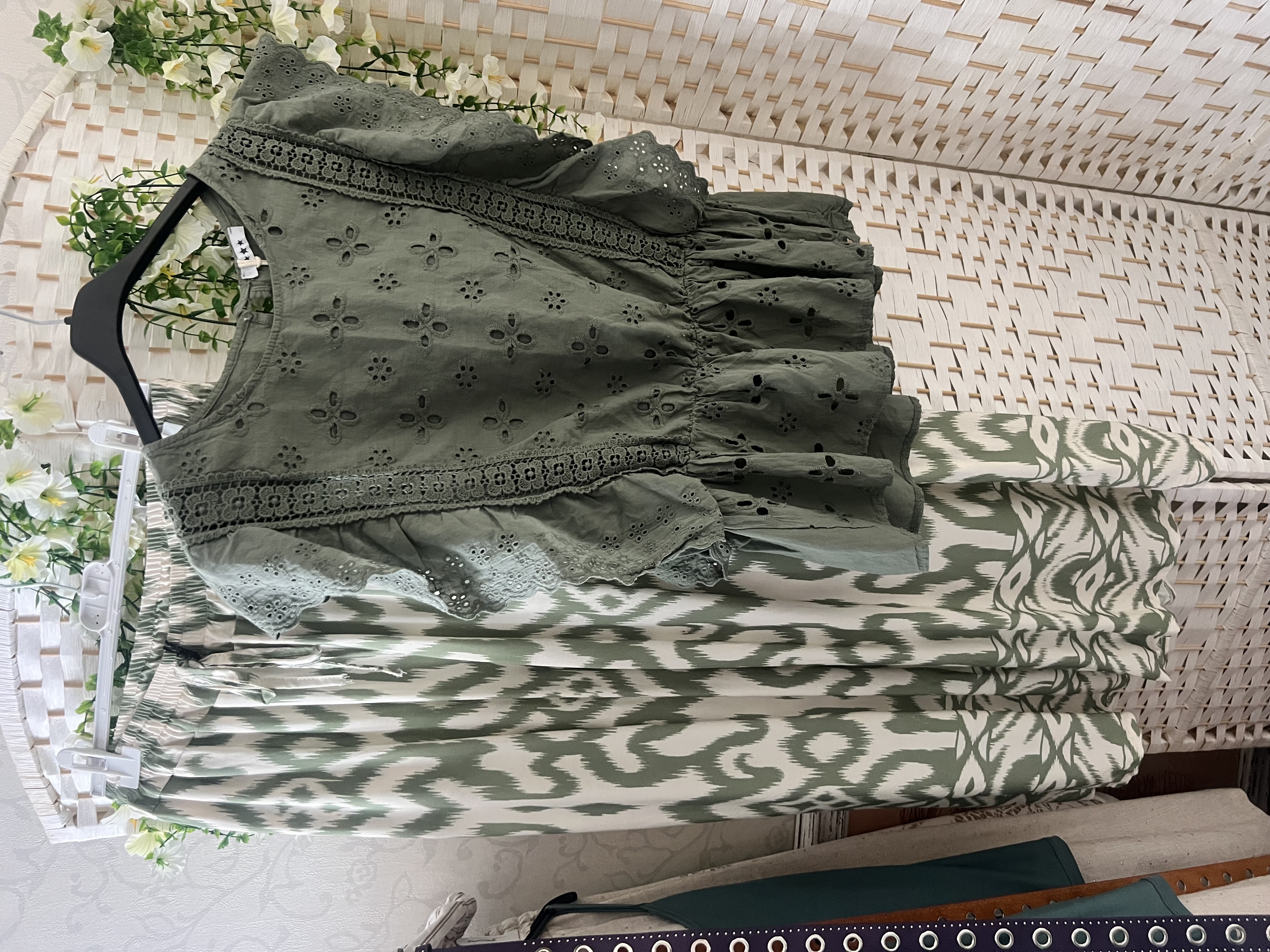 Broderie top