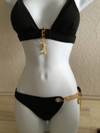 bikini met hangertje in het zwart