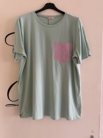 T-shirt met glitter borstzakje