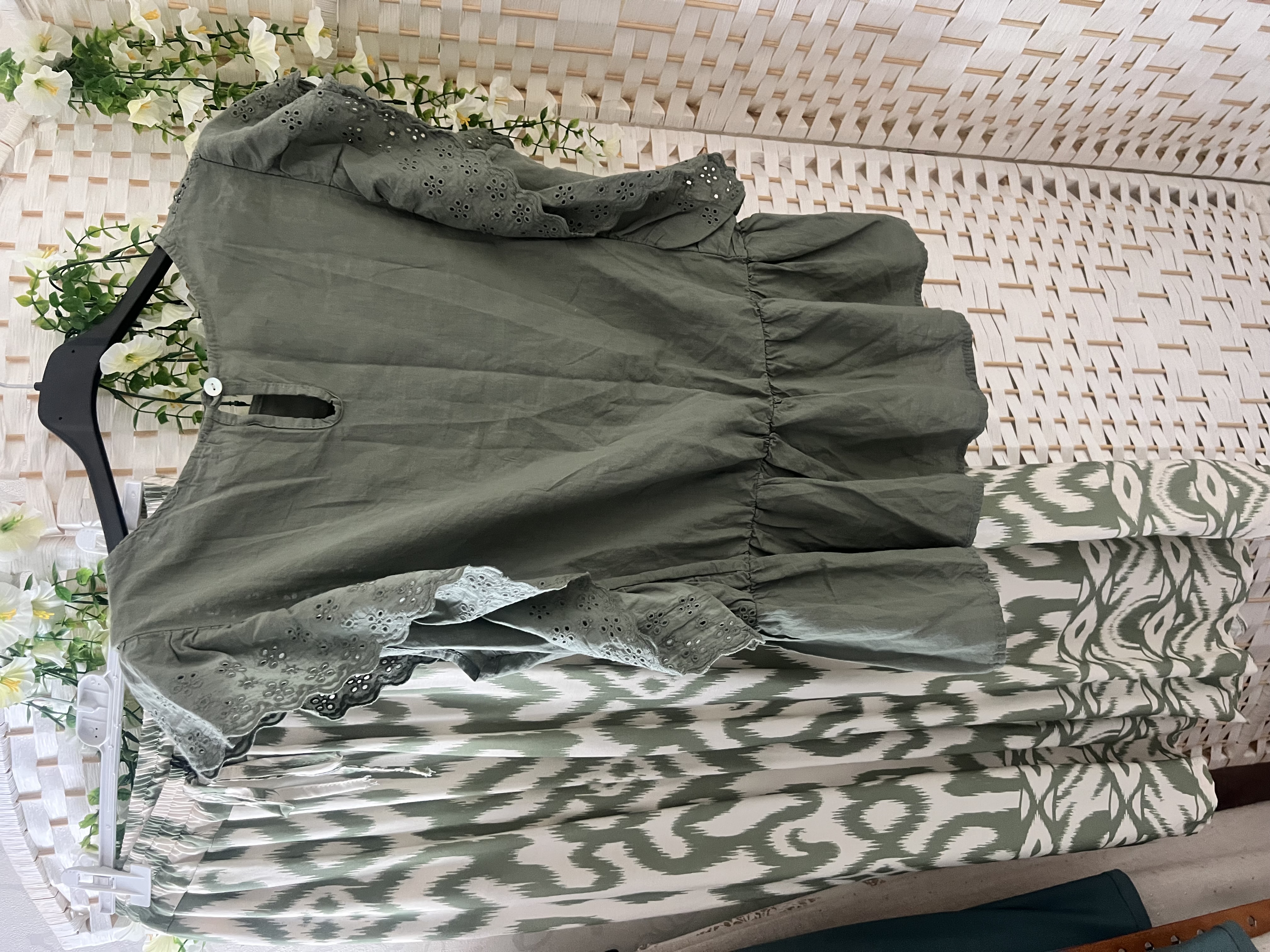Broderie top