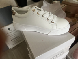 Witte sneakers